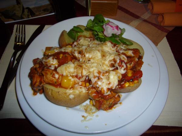 Plněné brambory v Restaurant Café Nostalgie